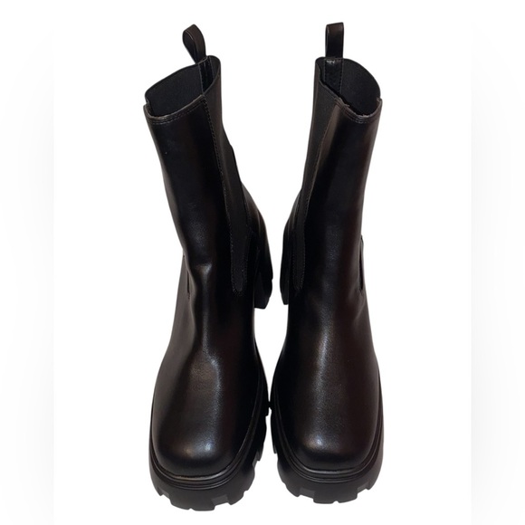 PRETTY LITTLE THINGS Chunky Sole MotoCulture Booties Black in Size 8 - Picture 3 of 9